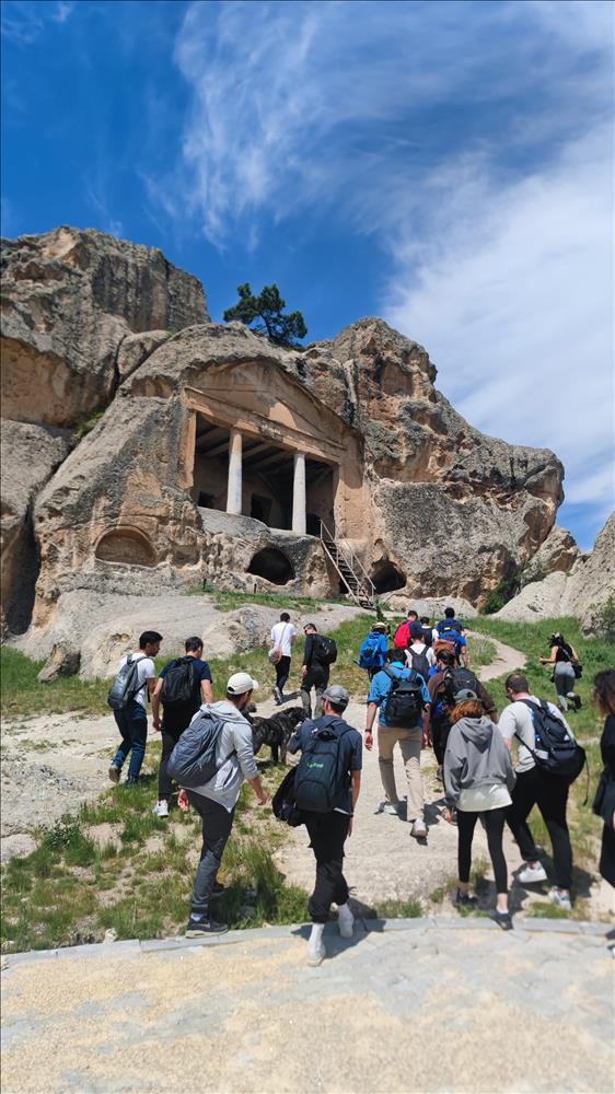 ESTÜ GENÇLİK DOĞA YÜRÜYÜŞÜ FRİG VADİSİ